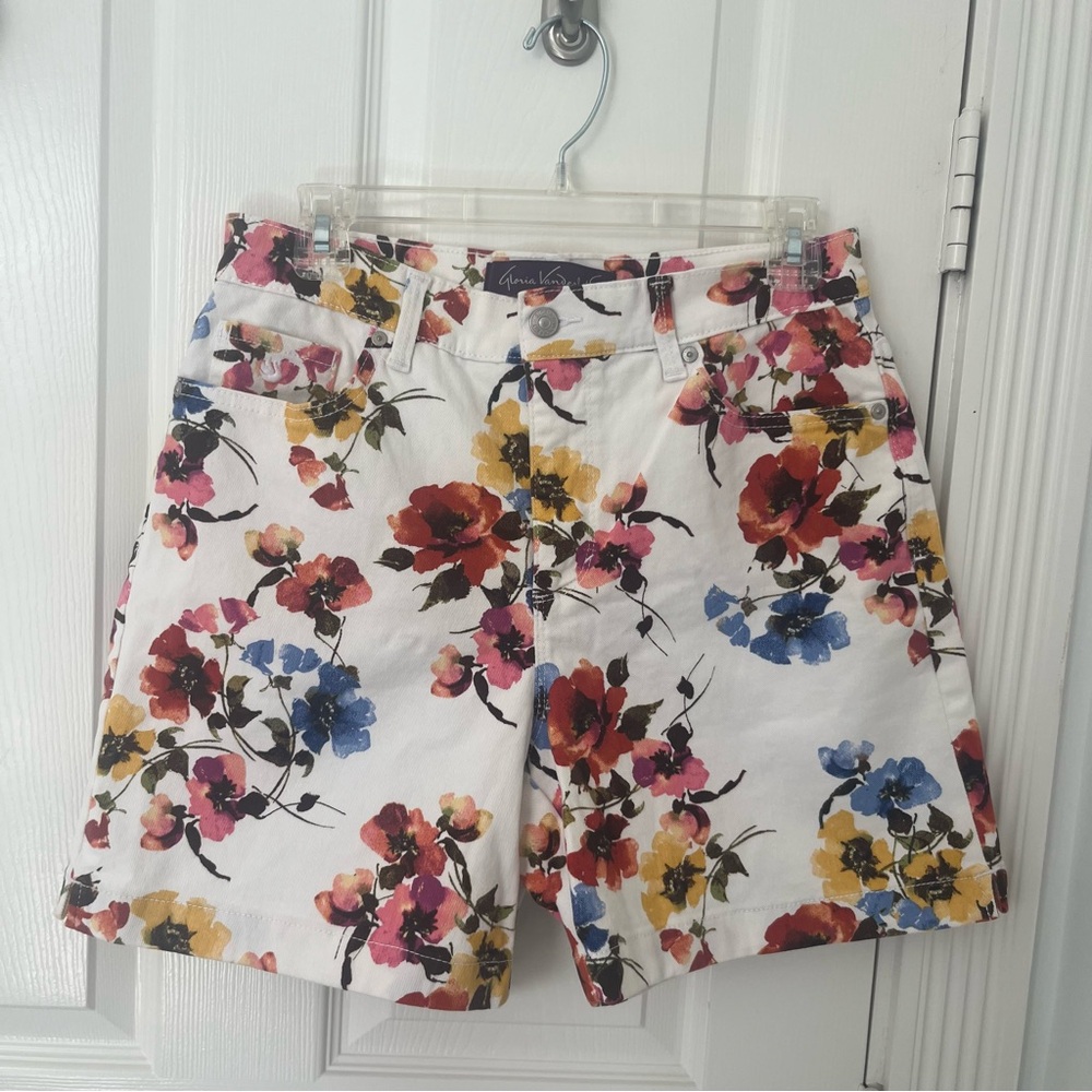 Gloria Vanderbilt Women's Amanda Basic Jean Multicolor Floral Shorts | Size 8